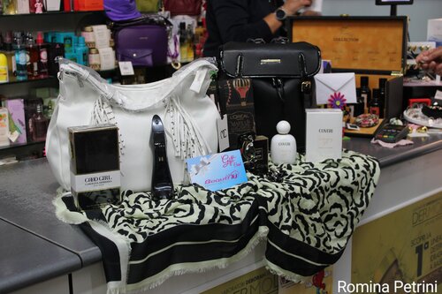 Giuliana Beauty Tù Igiene Bellezza e Convenienza van Romina Petrini, Fotografie te koop op Singulart