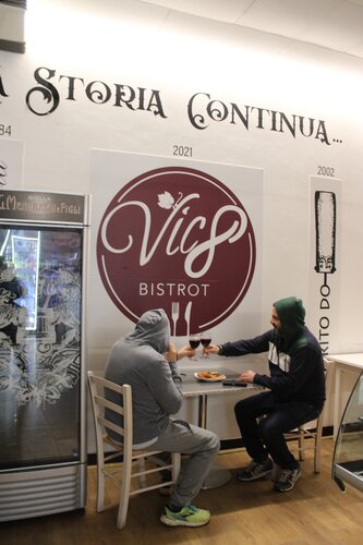 Vic8 Bistrot - Campofilone van Romina Petrini, Fotografie te koop op Singulart