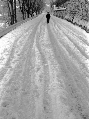 Passeggiata nella neve van Giuseppe Persia, Fotografie te koop op Singulart