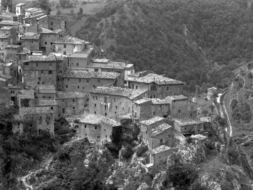 VILLAGGIO DI MONTAGNA van Giuseppe Persia, Fotografie te koop op Singulart