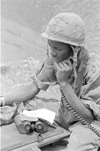 IL TELEFONISTA di Giuseppe Persia, Fotografia in vendita su Singulart