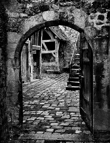 Untitled - medieval gateway van Fernando Grilli, Fotografie te koop op Singulart