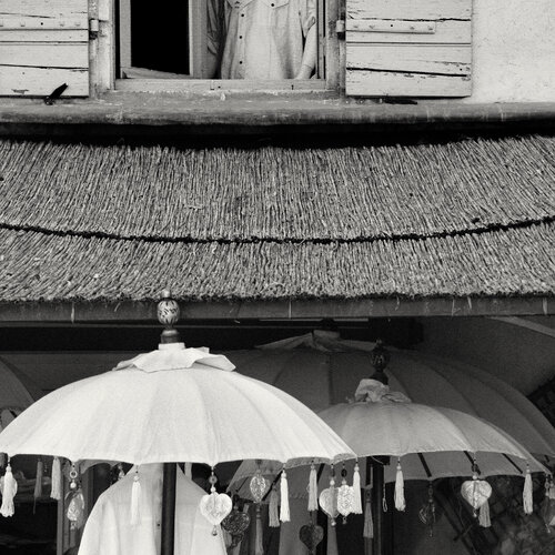 Untitled – Square photo of Saint-Rémy-de-Provence van Fernando Grilli, Fotografie te koop op Singulart