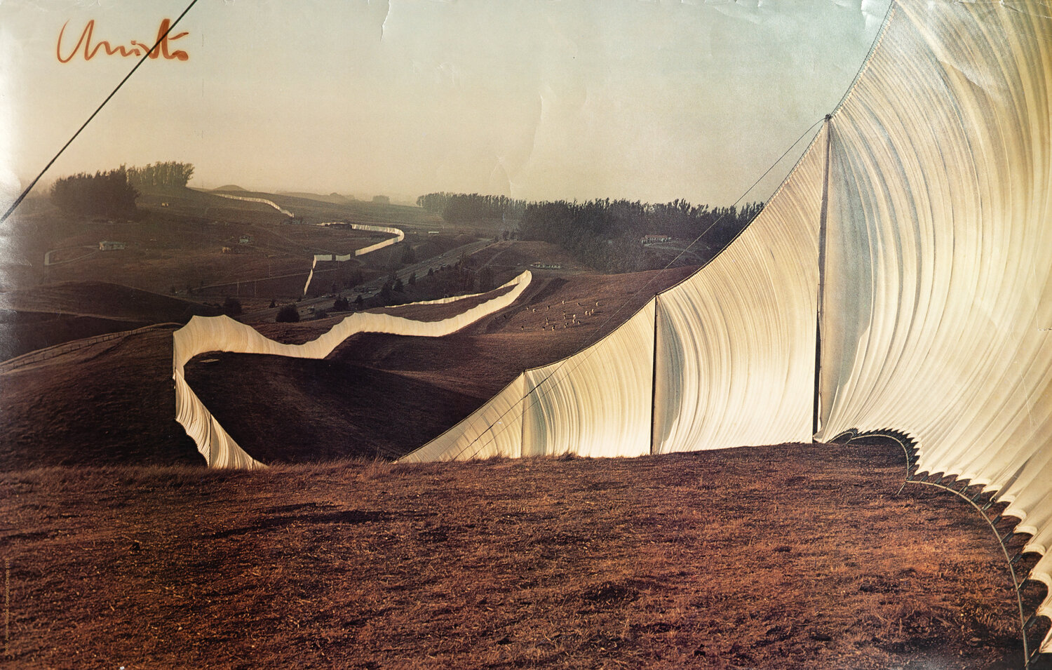 芸能人愛用のルームウェア and Christo by Fence Running Jeanne-Claude Print : (1976) 絵画
