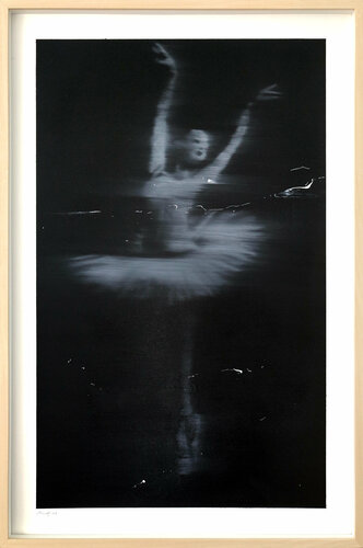 Ballerina No. 7, Series XV van Mario Henrique, Werk op papier te koop op Singulart