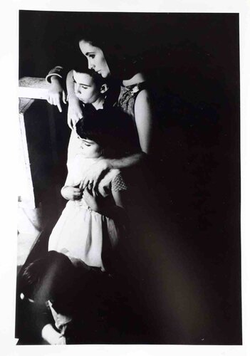  Elizabeth Taylor and Children von Eve Arnold, Fotografie kaufen auf Singulart