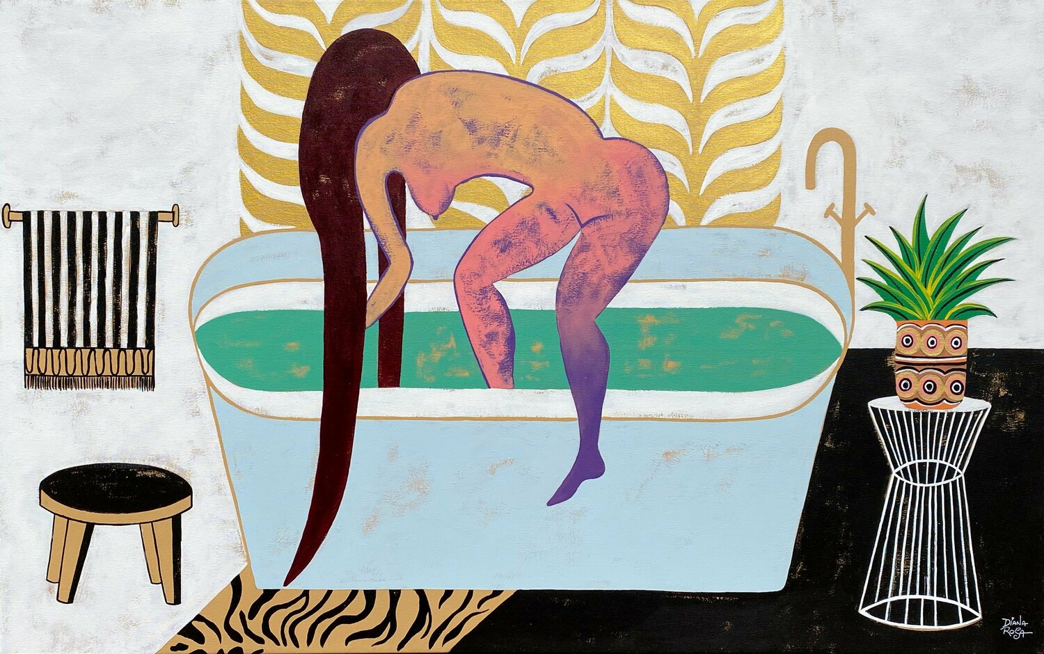 She baths Diana Rosa