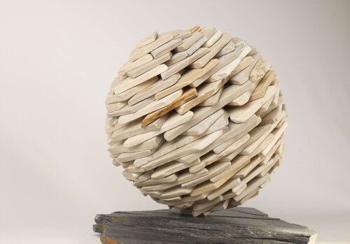 PETITE SPHÉROÏDE BEIGE van Marc Mugnier, Beeldhouwwerk te koop op Singulart