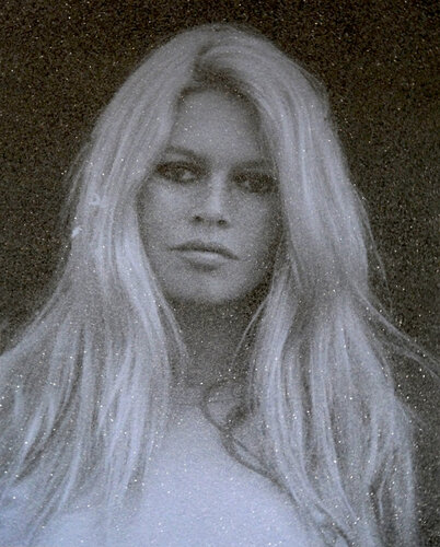Brigitte Bardot-Light blue de David Studwell, Impresión a la venta en Singulart
