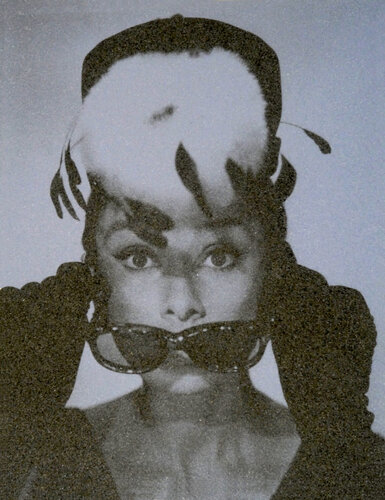 Audrey Hepburn-blue de David Studwell, Impresión a la venta en Singulart