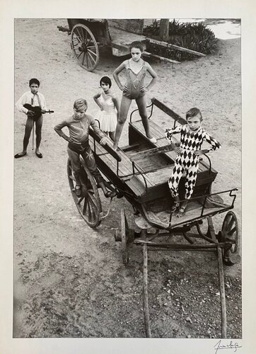 La Grande Parade II, Arles, 1955 de Lucien Clergue, Fotografía a la venta en Singulart