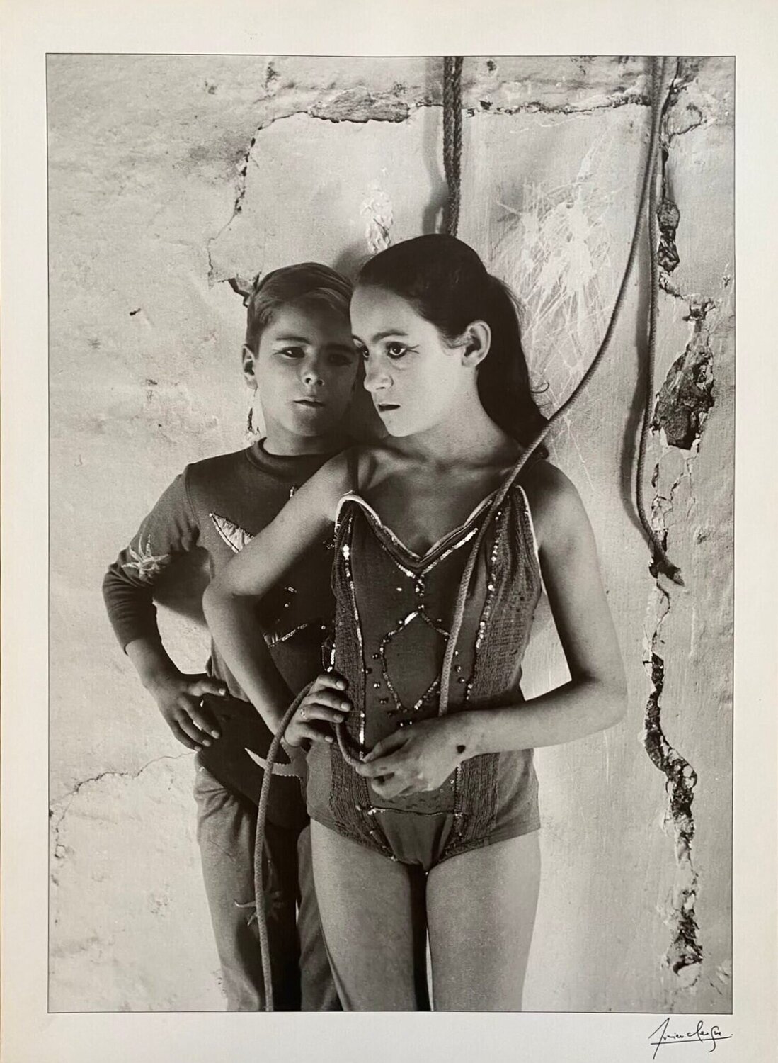 Acrobate et trapéziste, Arles, 1955 Lucien Clergue Fotografie zu verkaufen