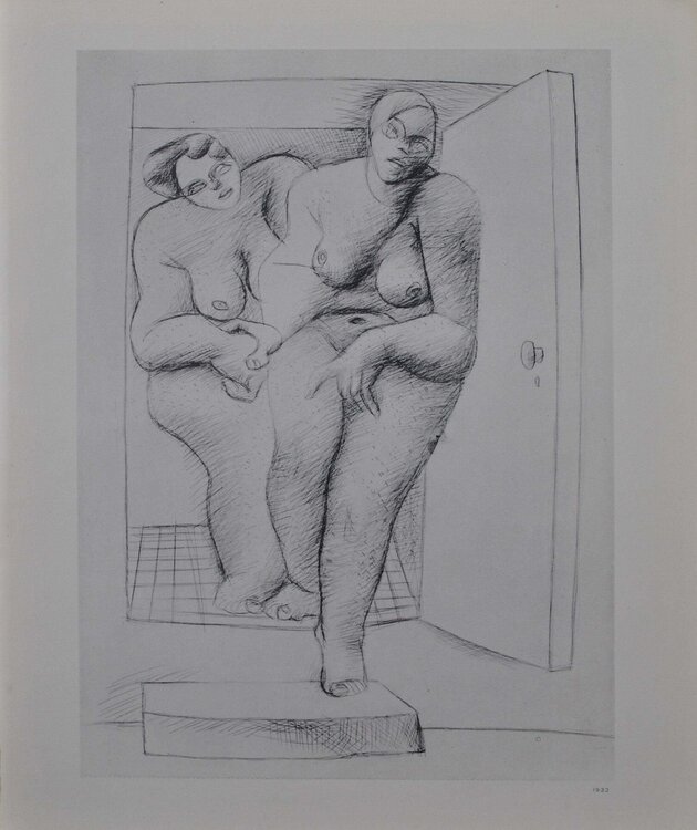 Deux femmes passant une porte Le Corbusier