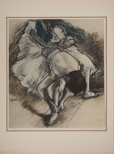 Danseuse rajustant son chausson by Edgar Degas, 版画 for Sale on Singulart