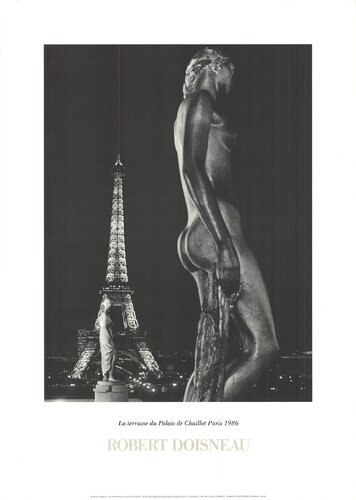 La Terrasse du Palais de Chaillot, Paris par Robert Doisneau, Édition en vente sur Singulart