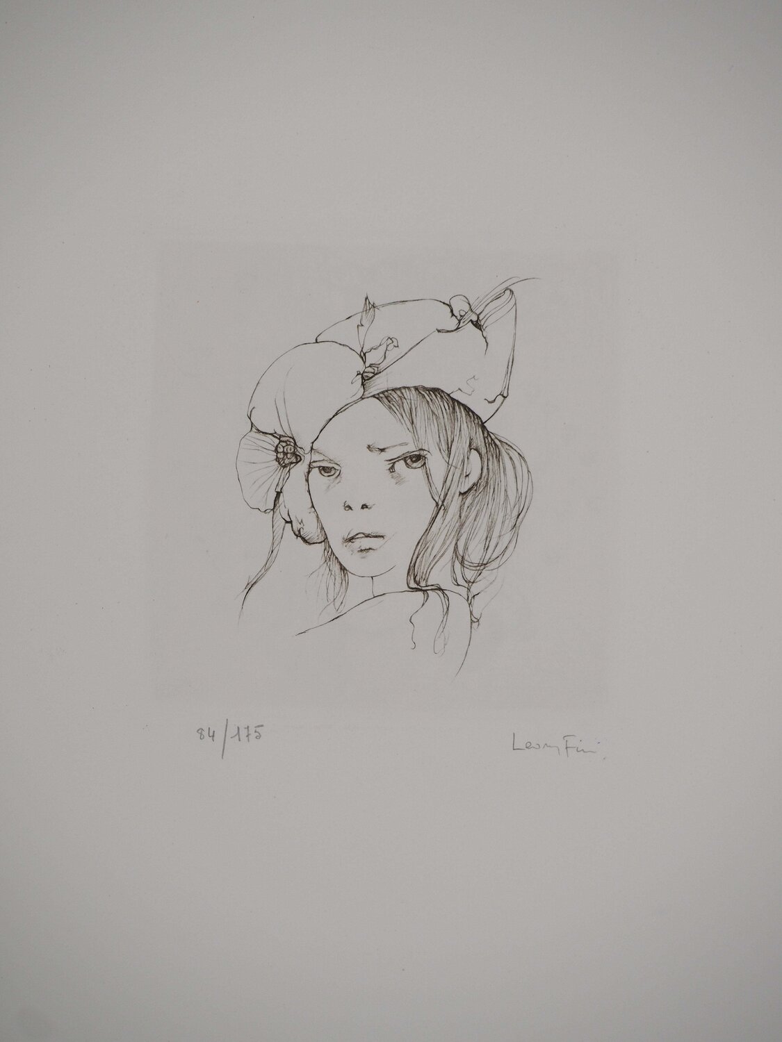 Chapeau en fleurs Leonor Fini Édition à vendre