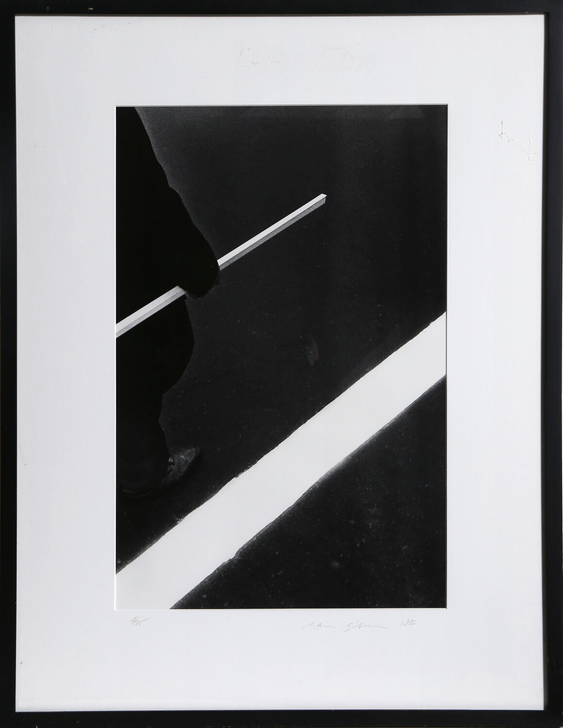 Man, Stick White Stripe Ralph Gibson Fotografía en venta