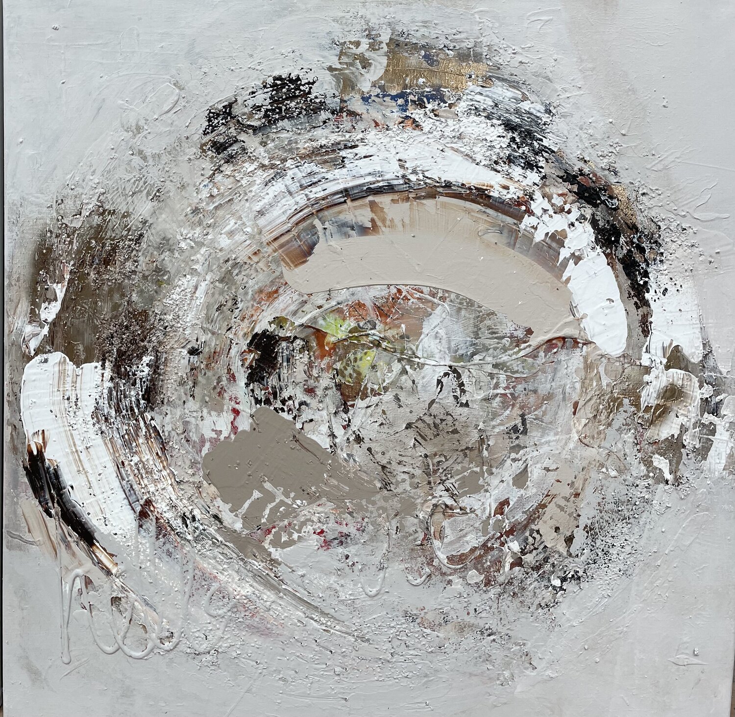 Circle in browns Tiny De Bruin