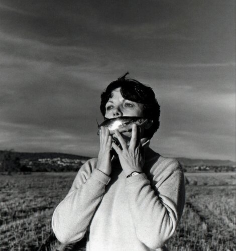 Autorretrato en el Campo, Pachuca, México van Graciela Iturbide, Fotografie te koop op Singulart