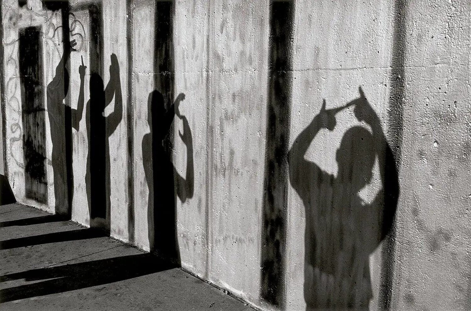 Cholos Harpys, East Los Ángeles Graciela Iturbide Fotografie zu verkaufen