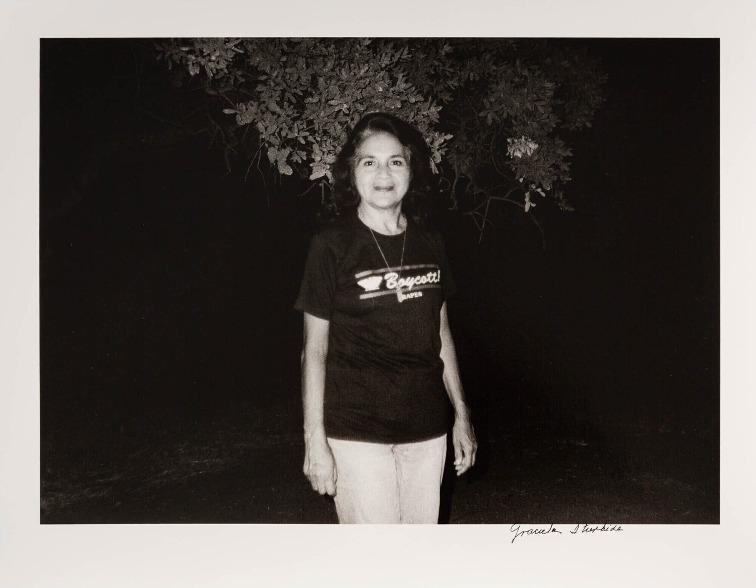 Dolores Huerta,  Kern County, California Graciela Iturbide Fotografie zu verkaufen