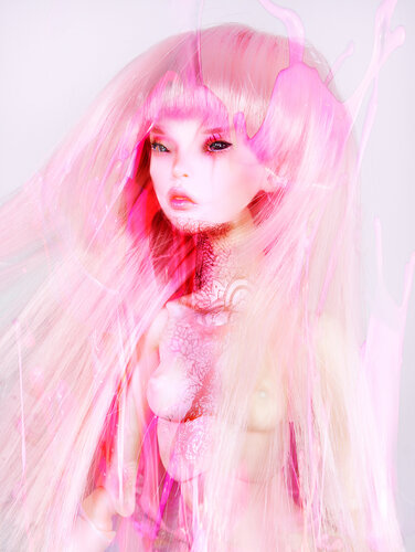 Livin Doll Pink van Corinna Holthusen, Fotografie te koop op Singulart