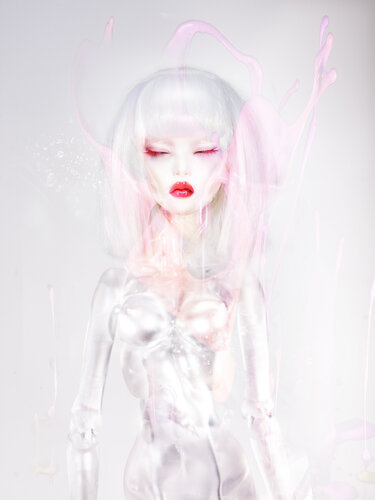 Livin Doll Glow di Corinna Holthusen, Fotografia in vendita su Singulart