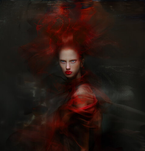 Tribe Old Master Red di Corinna Holthusen, Fotografia in vendita su Singulart