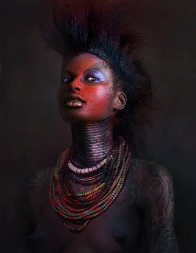 Tribe Woman 2 von Corinna Holthusen, Fotografie kaufen auf Singulart