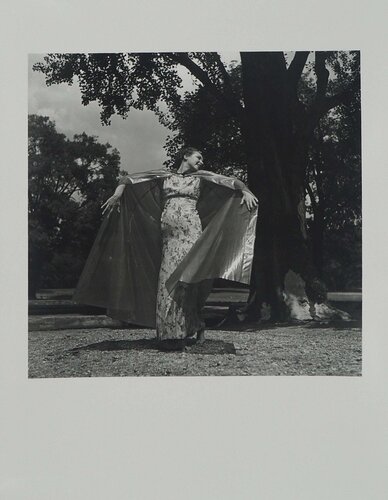 Moment de joie capturé by Dora Maar, 版画 for Sale on Singulart
