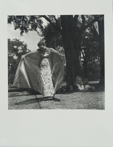 Le défilé de mode by Dora Maar, 版画 for Sale on Singulart