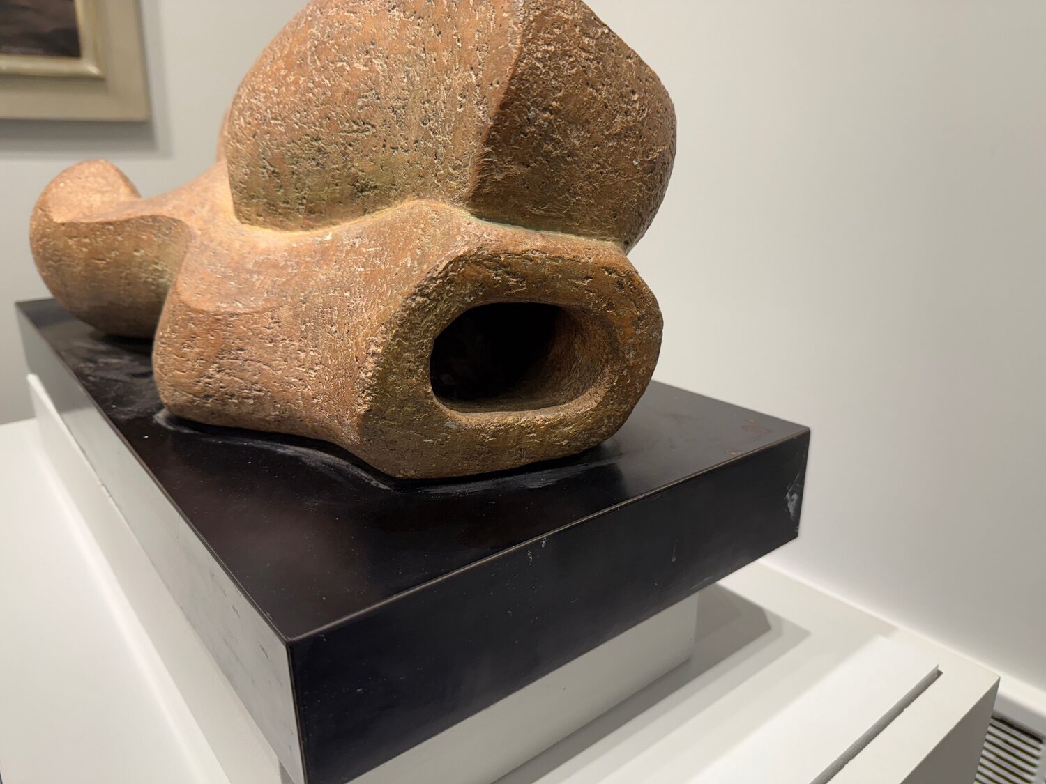 Reclining Figure de Louise Nevelson (N.D): Escultura Objetos - Singulart, image size:1500x1125