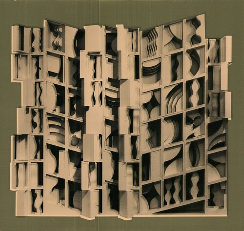 Lunar Eclipse At Pace Columbus (Gold) - No Text von Louise Nevelson, Druck kaufen auf Singulart