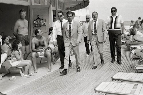 Frank Sinatra on the Boardwalk by Terry O'Neill, Photography for Sale on Singulart