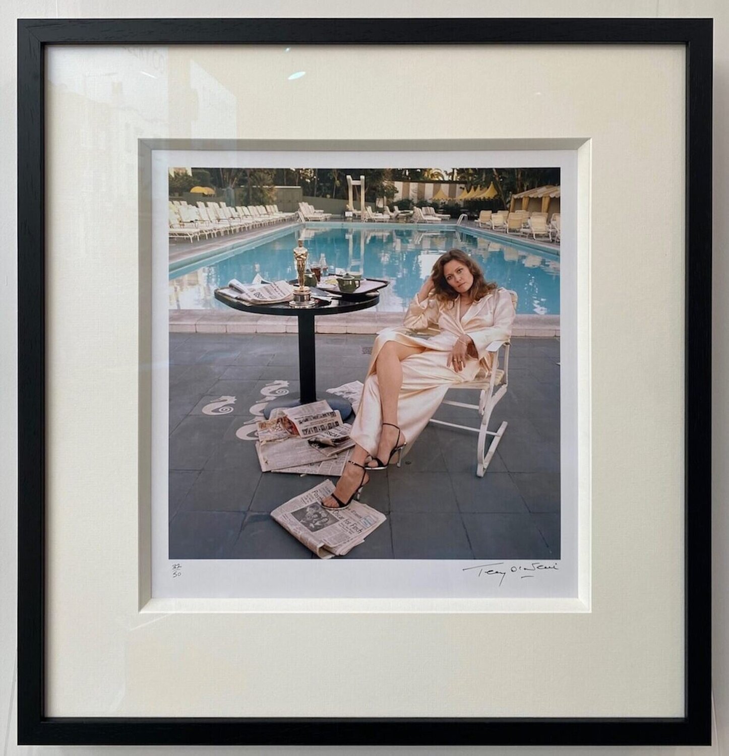 Faye Dunaway (FD010), Lifetime signed Terry O'Neill
