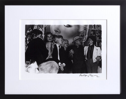 Interview Magazine Party (including Andy Warhol, Jerry Hall, Debbie Harry, and more) von Anton Perich, Fotografie kaufen auf Singulart