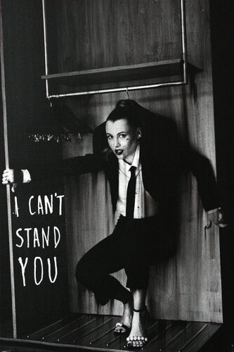 HANGING von Kamile Lukrecija Lukosiute, Fotografie kaufen auf Singulart