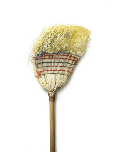 Broom Series: Untitled (Pale Yellow) di Chuck Ramirez, Fotografia in vendita su Singulart