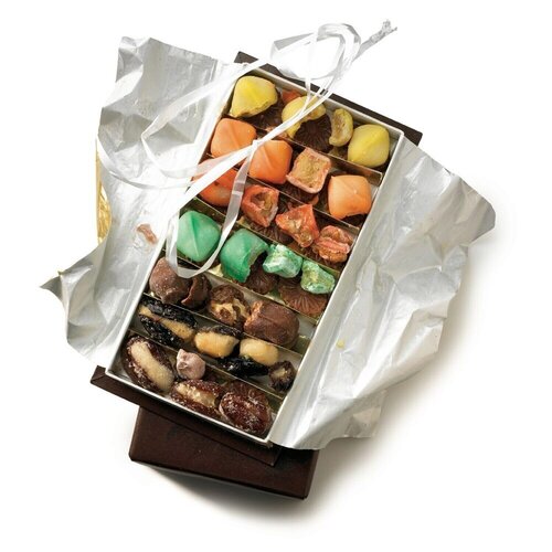Candy Tray: Fouquet, Paris di Chuck Ramirez, Fotografia in vendita su Singulart