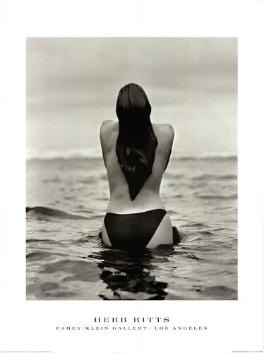 Woman in Sea, Hawaii (1988) von Herb Ritts, Druck kaufen auf Singulart