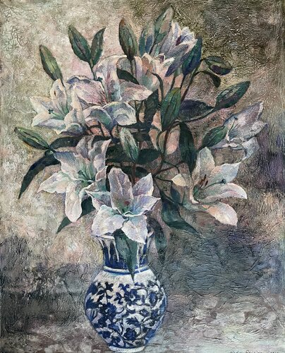Lilies in a blue and white vase de Nadezda Stupina, Pintura a la venta en Singulart