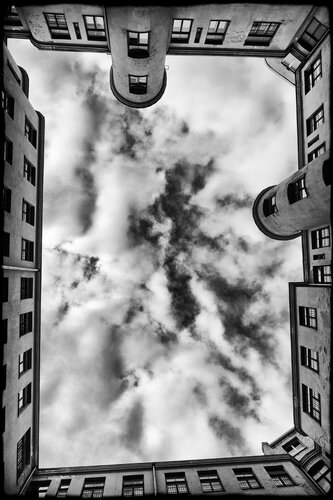 Escape from KGB Prison de Grégory Herpe, Fotografía a la venta en Singulart