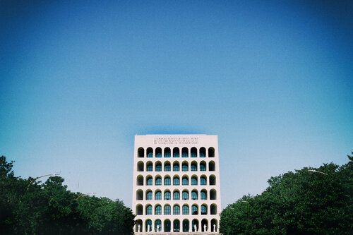 A Prick lives on the Third Floor de Grégory Herpe, Fotografía a la venta en Singulart