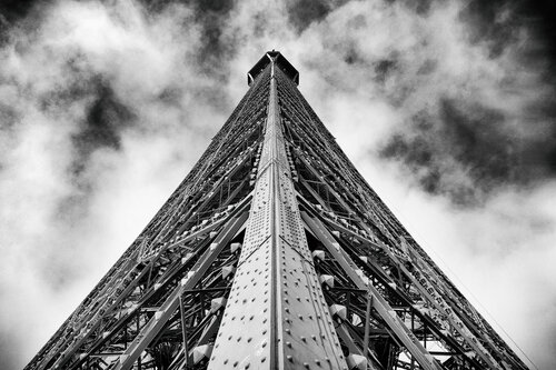 This old lady, the Eiffel Tower Grégory Herpe