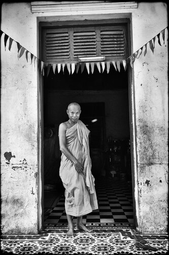 The Buddhist Smile di Grégory Herpe, Fotografia in vendita su Singulart