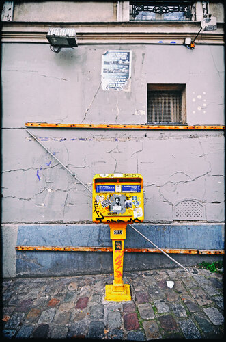 Once, I posted a love letter in this box von Grégory Herpe, Fotografie kaufen auf Singulart