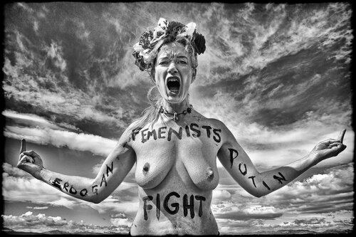 Femen's Fight von Grégory Herpe, Fotografie kaufen auf Singulart