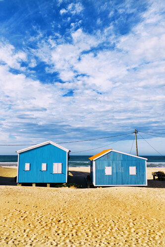 Alone in the world, but together par Grégory Herpe, Photographie en vente sur Singulart