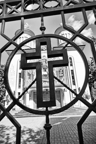 Through the cross von Grégory Herpe, Fotografie kaufen auf Singulart