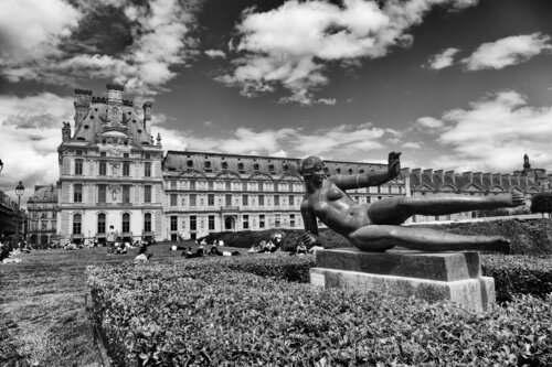 Nude under the Paris sun Grégory Herpe